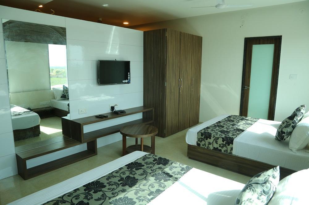 Hotel Lord Krishna Rohera Exterior photo