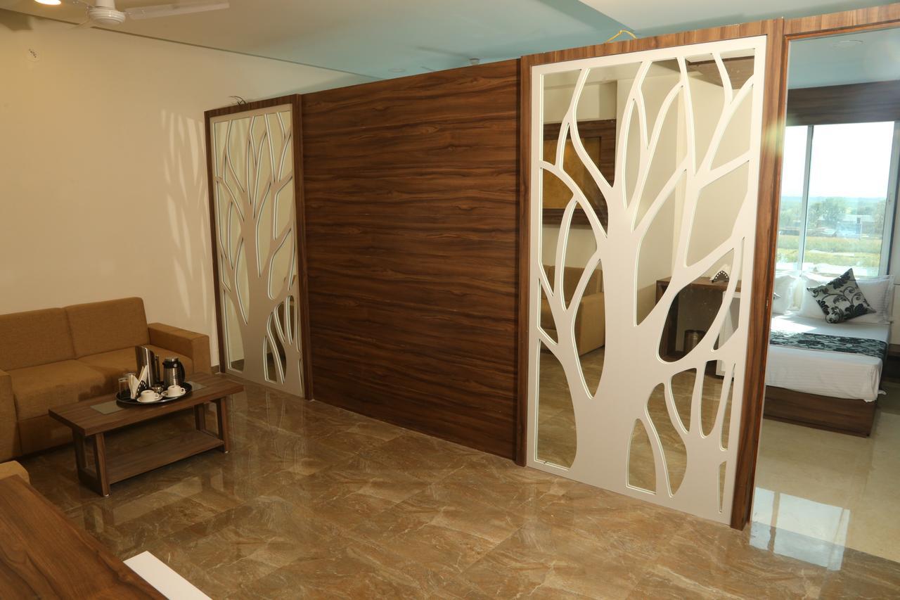 Hotel Lord Krishna Rohera Exterior photo
